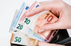 Dobrovoľné sociálne poistenie je možnosťou najmä pre tých, ktorí si chcú zabezpečiť krytie v rôznych situáciách, no zároveň si vyžaduje zodpovednosť pri dodržiavaní stanovených pravidiel.